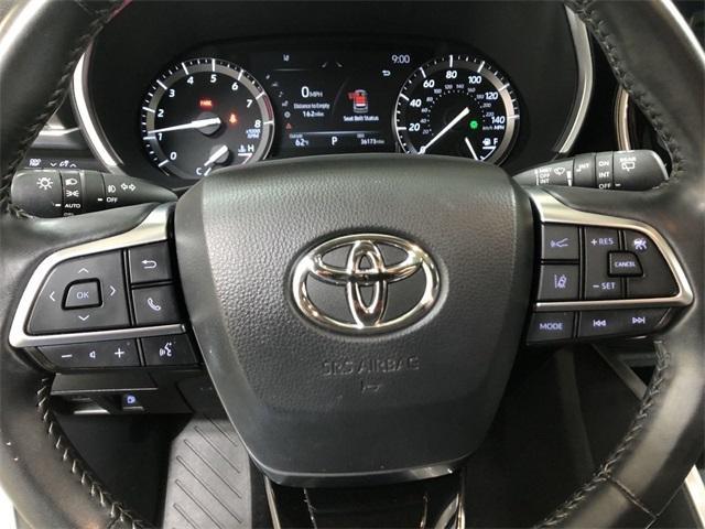 used 2021 Toyota Highlander car, priced at $39,990