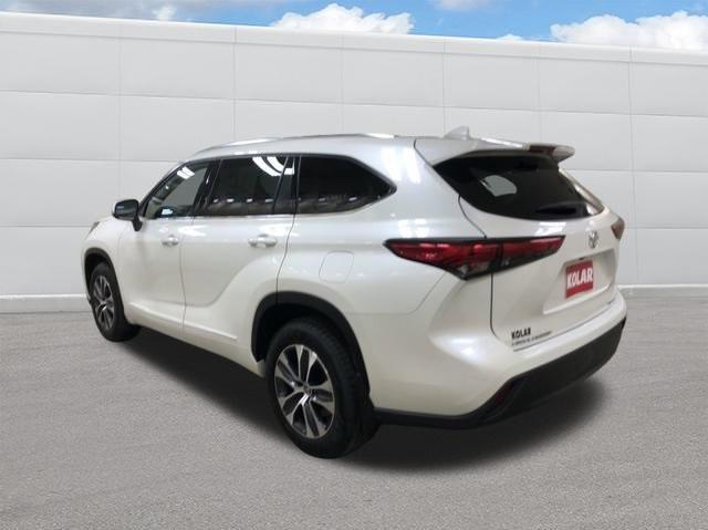 used 2021 Toyota Highlander car, priced at $39,990