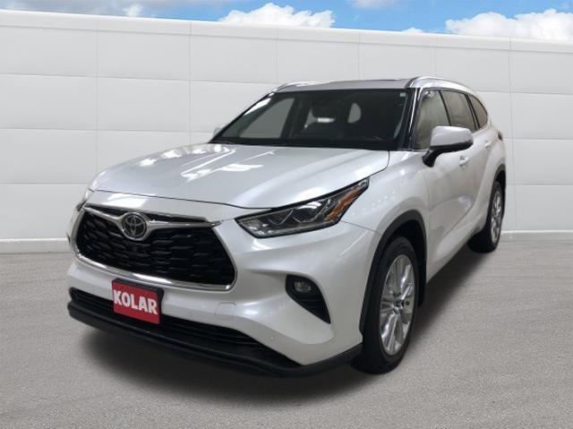 used 2022 Toyota Highlander car, priced at $45,990