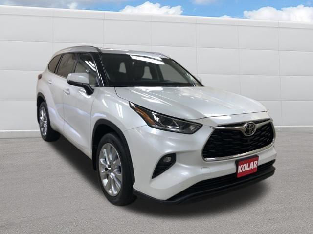 used 2022 Toyota Highlander car, priced at $44,988
