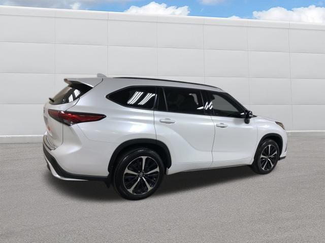 used 2022 Toyota Highlander car, priced at $44,990