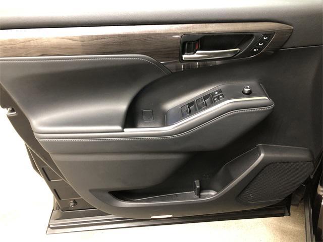 used 2022 Toyota Highlander Hybrid car, priced at $45,966
