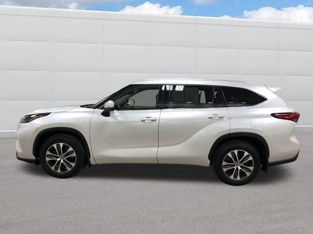 used 2022 Toyota Highlander car, priced at $41,990