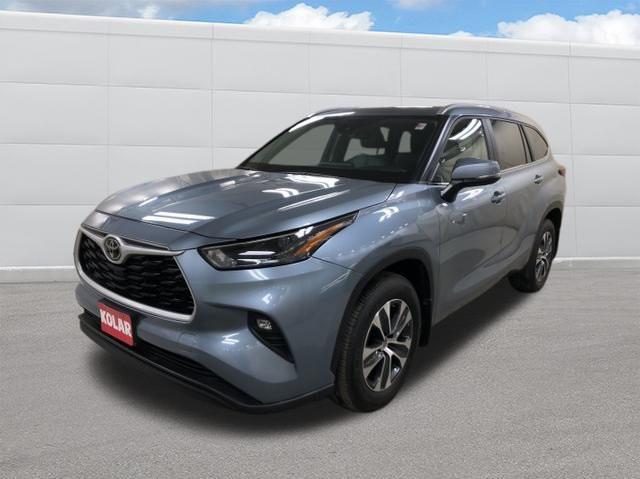 used 2023 Toyota Highlander car, priced at $44,990