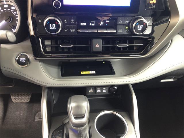 used 2023 Toyota Highlander car, priced at $44,990