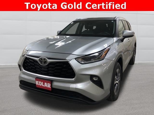 used 2021 Toyota Highlander car, priced at $38,717