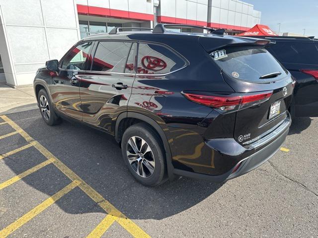 used 2022 Toyota Highlander car, priced at $41,999