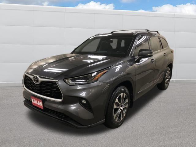 used 2022 Toyota Highlander car, priced at $44,990