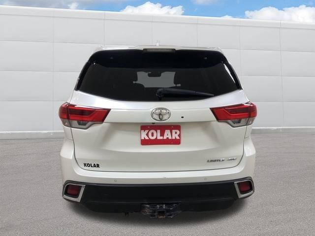 used 2018 Toyota Highlander car