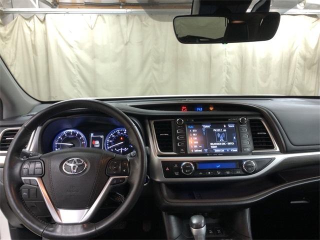 used 2018 Toyota Highlander car