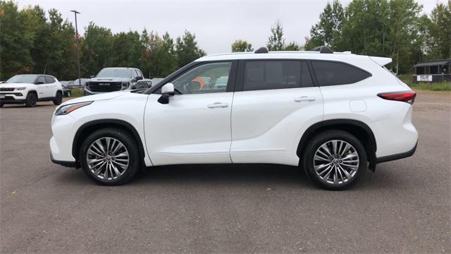 used 2022 Toyota Highlander car, priced at $42,997
