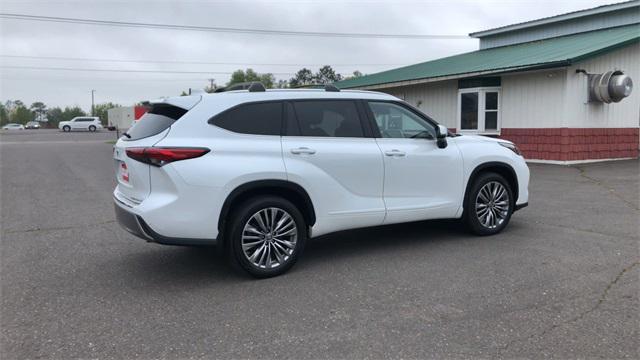 used 2022 Toyota Highlander car, priced at $42,997