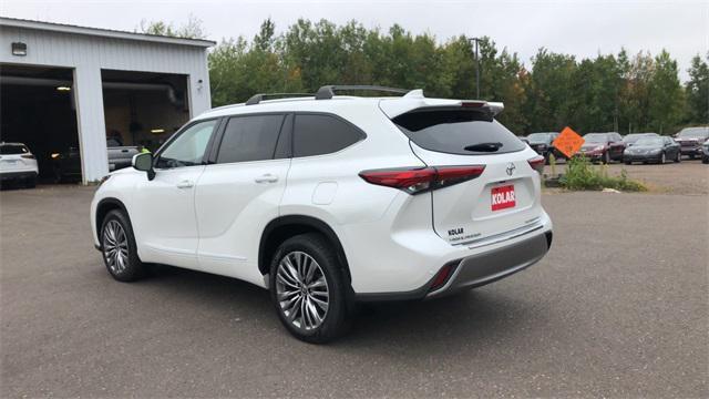 used 2022 Toyota Highlander car, priced at $42,997