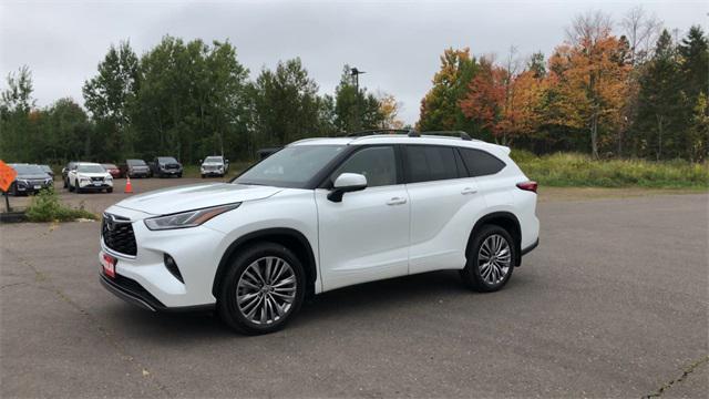 used 2022 Toyota Highlander car, priced at $42,997