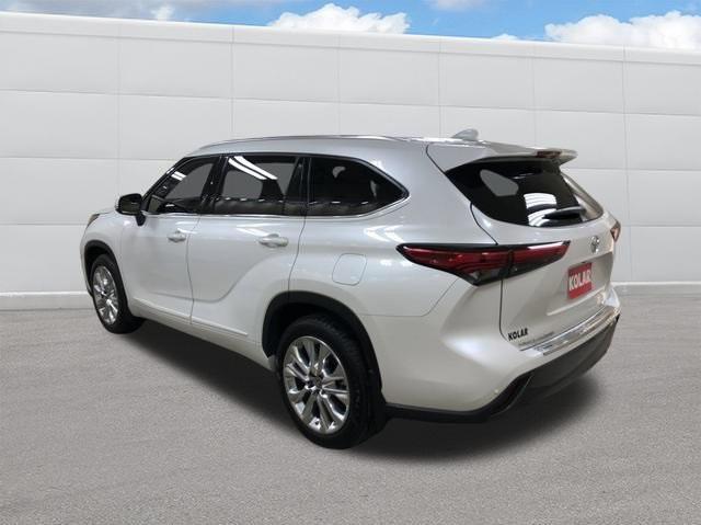 used 2022 Toyota Highlander car, priced at $47,990