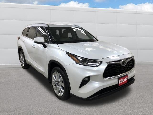 used 2022 Toyota Highlander car, priced at $47,990