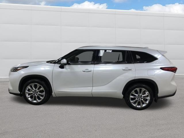 used 2022 Toyota Highlander car, priced at $47,990