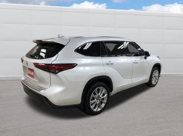 used 2022 Toyota Highlander car, priced at $47,990