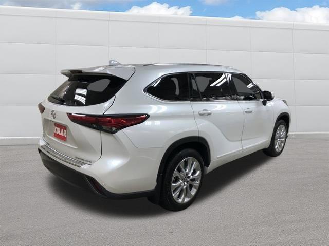 used 2022 Toyota Highlander car, priced at $47,990