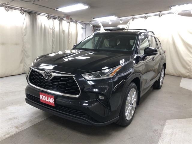 used 2020 Toyota Highlander car, priced at $39,988