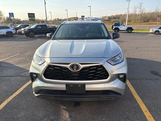 used 2020 Toyota Highlander car, priced at $35,990