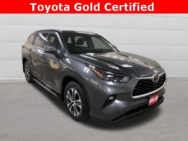 used 2022 Toyota Highlander car, priced at $41,990