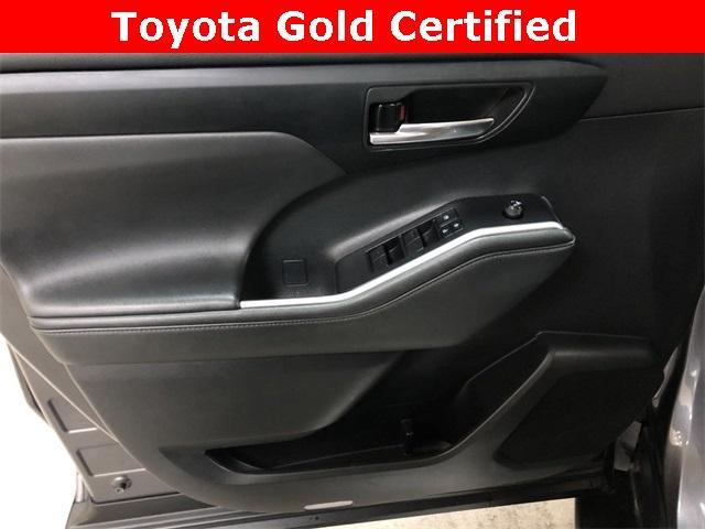 used 2022 Toyota Highlander car, priced at $41,990