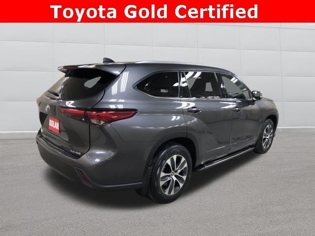 used 2022 Toyota Highlander car, priced at $41,990