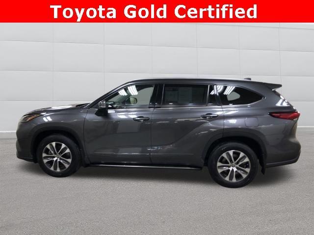 used 2022 Toyota Highlander car, priced at $39,910