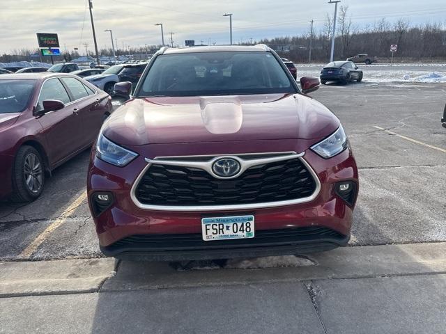 used 2020 Toyota Highlander Hybrid car, priced at $34,990