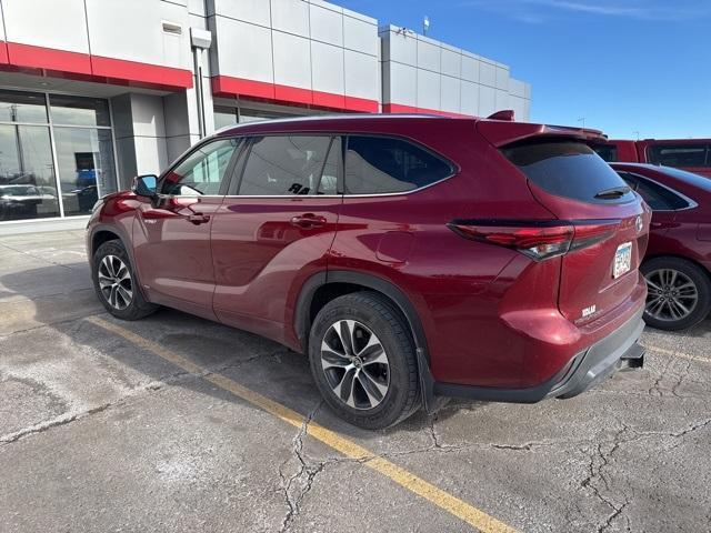 used 2020 Toyota Highlander Hybrid car, priced at $34,990