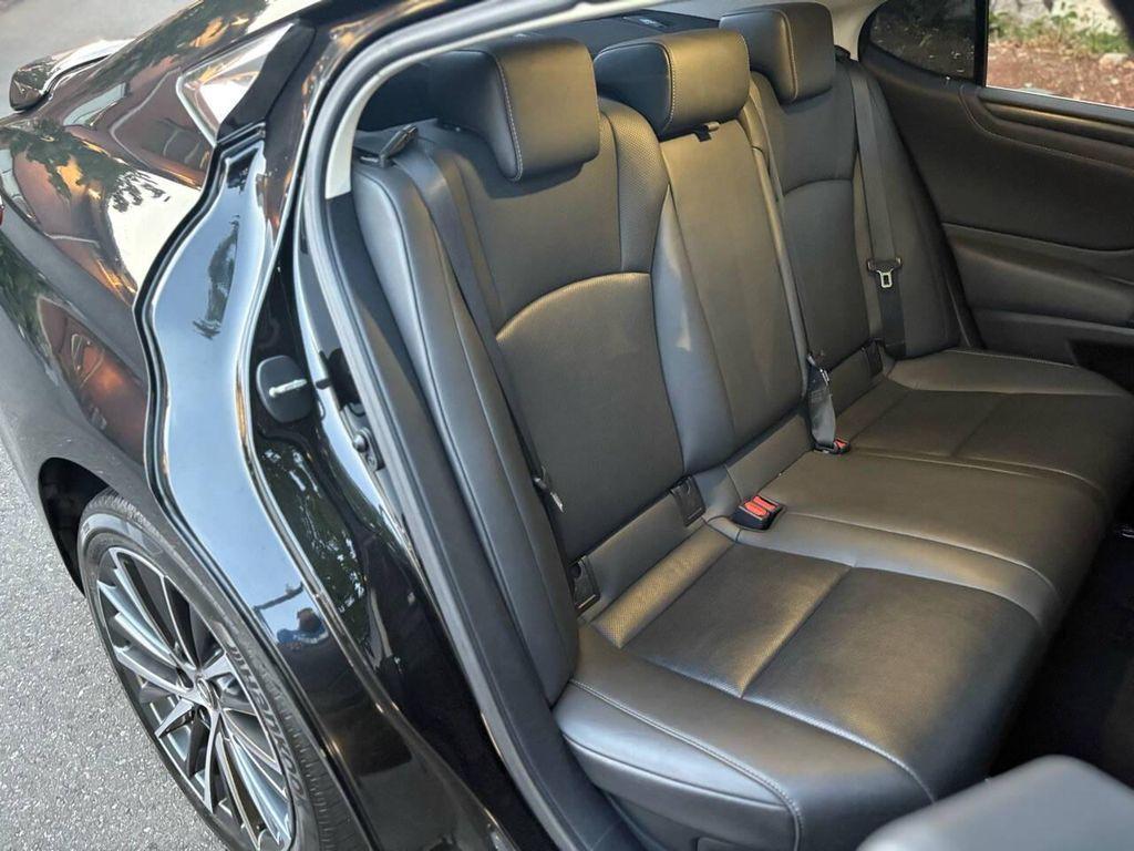 used 2022 Lexus ES 300h car, priced at $32,499