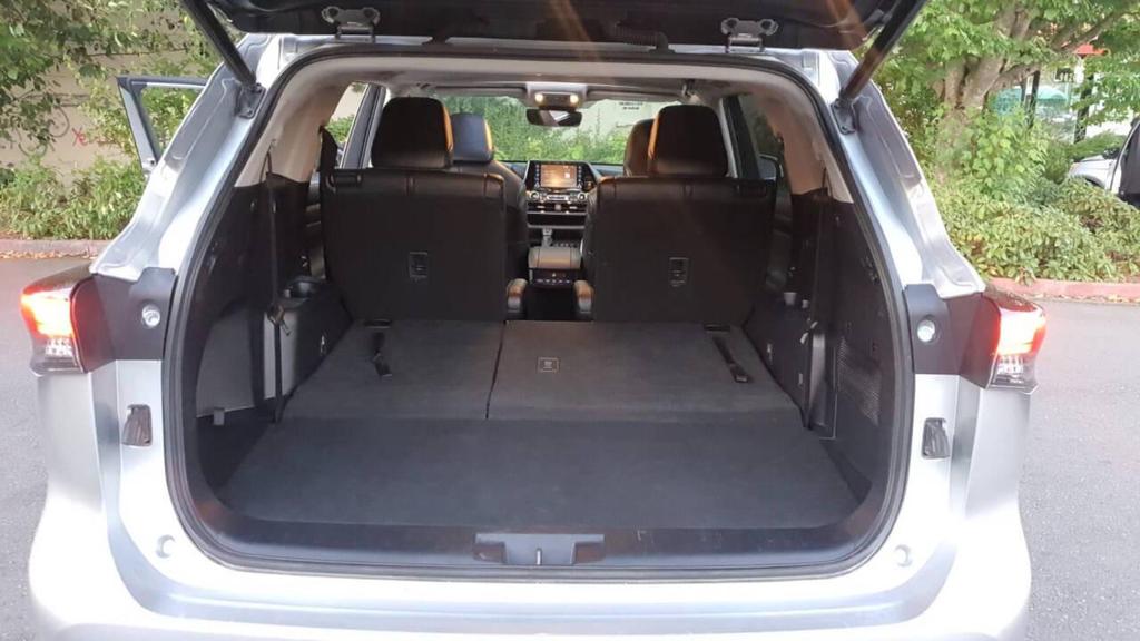 used 2021 Toyota Highlander car, priced at $30,999