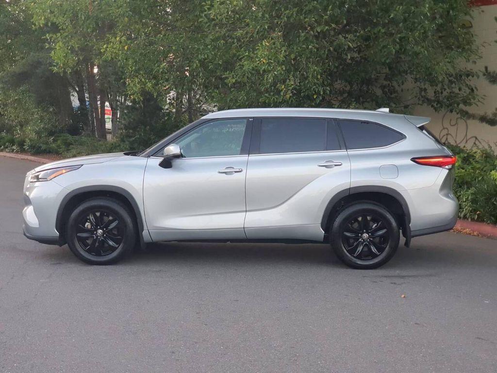 used 2021 Toyota Highlander car, priced at $30,999