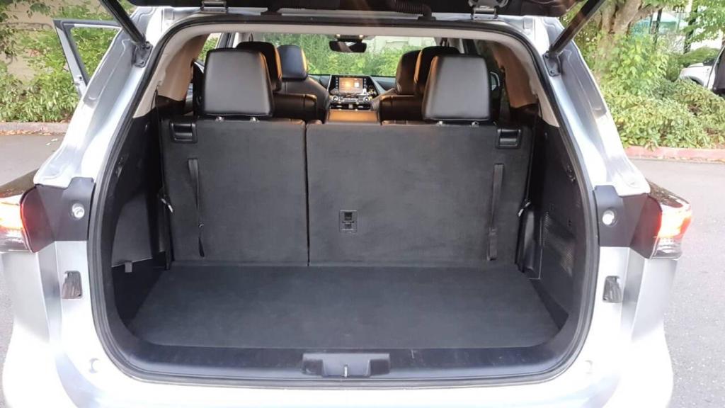 used 2021 Toyota Highlander car, priced at $30,999