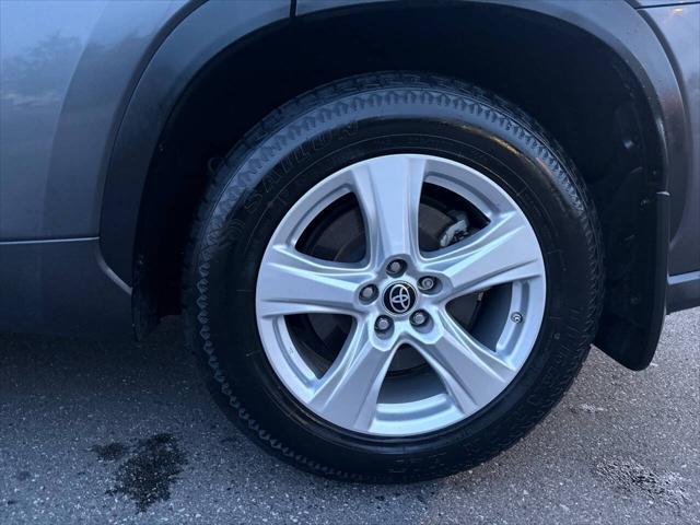 used 2022 Toyota Highlander car, priced at $29,999