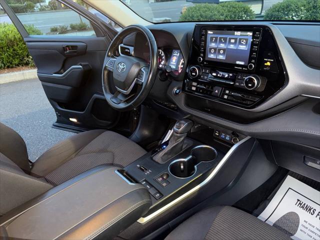 used 2022 Toyota Highlander car, priced at $29,999