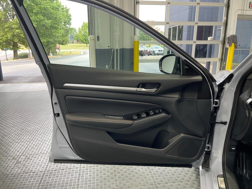 new 2025 Nissan Altima car, priced at $32,825