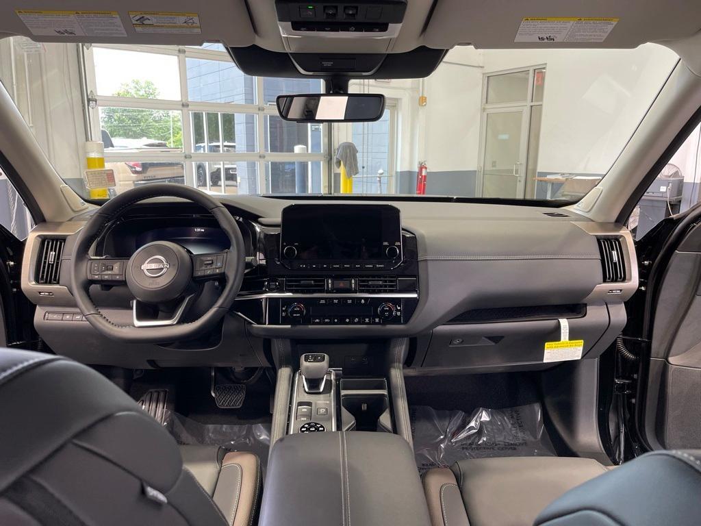 new 2025 Nissan Pathfinder car, priced at $48,692