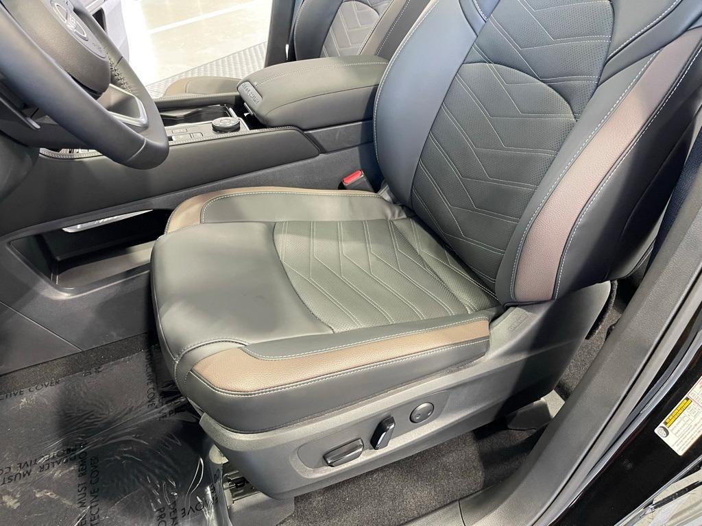 new 2025 Nissan Pathfinder car, priced at $48,692
