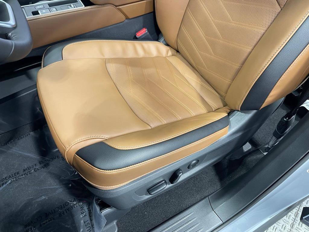 new 2025 Nissan Pathfinder car, priced at $47,934