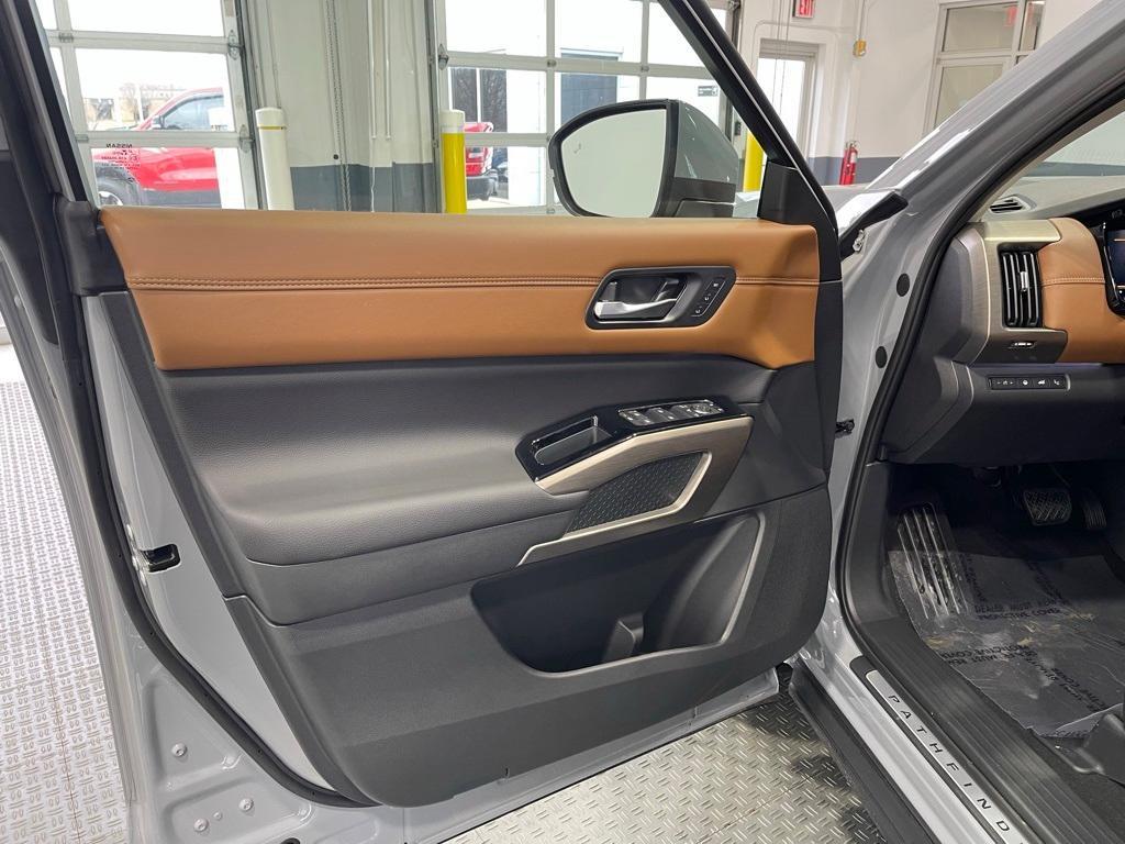 new 2025 Nissan Pathfinder car, priced at $47,934
