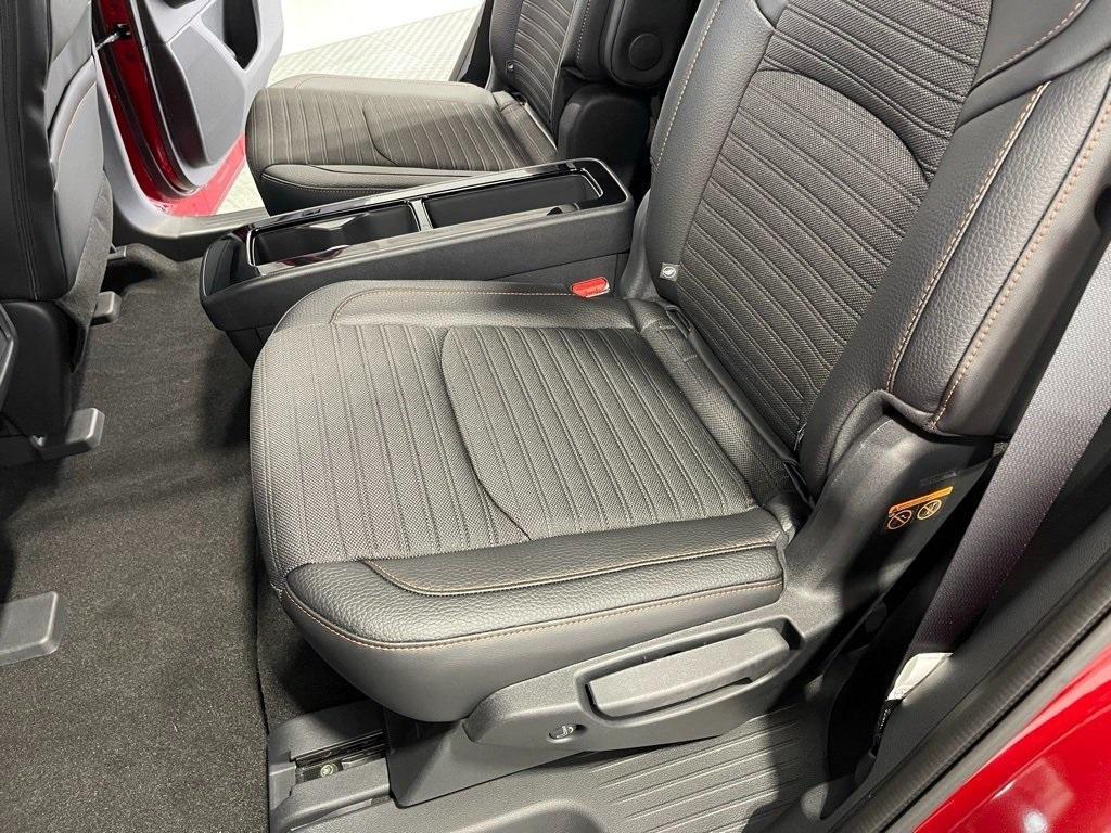 new 2025 Nissan Pathfinder car, priced at $43,186