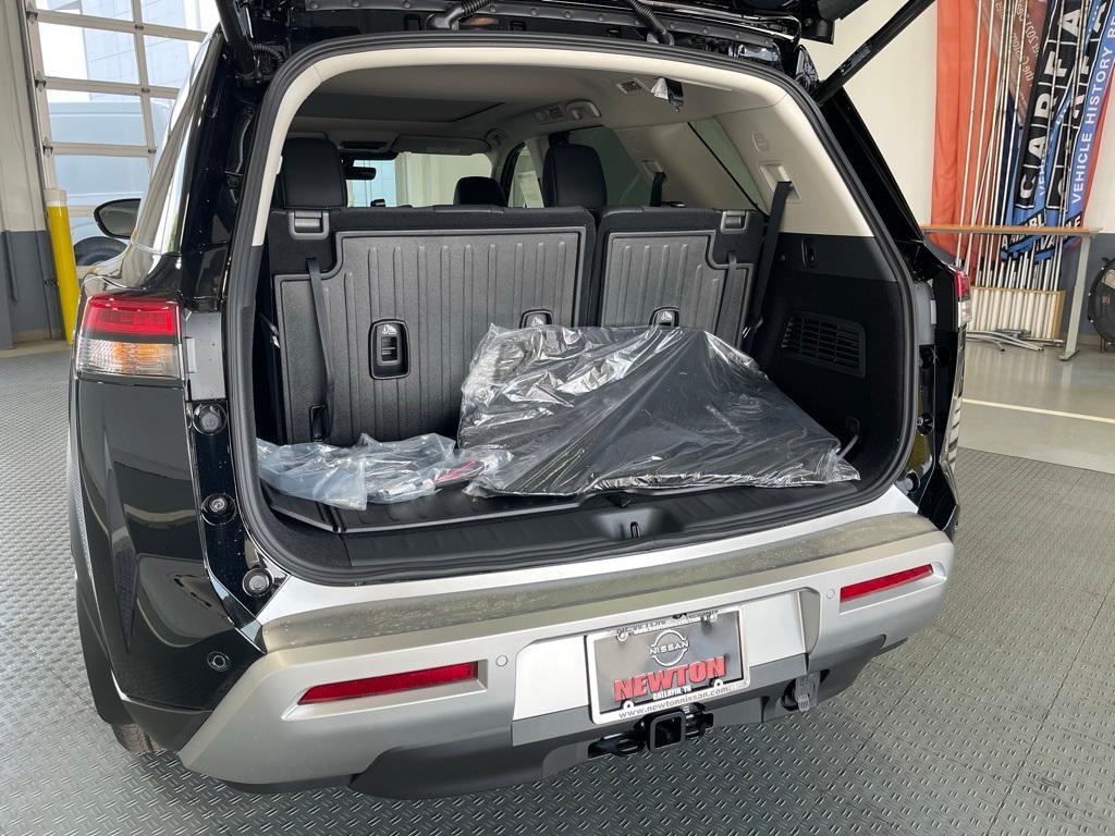 new 2025 Nissan Pathfinder car, priced at $37,670