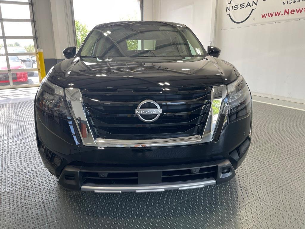 new 2025 Nissan Pathfinder car, priced at $37,670