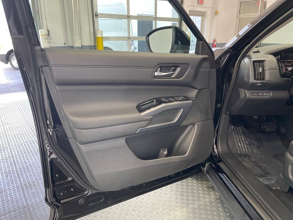 new 2025 Nissan Pathfinder car, priced at $37,670