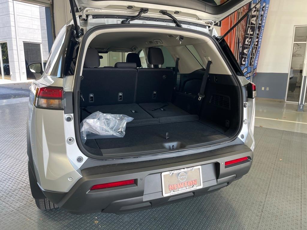 new 2025 Nissan Pathfinder car, priced at $31,990