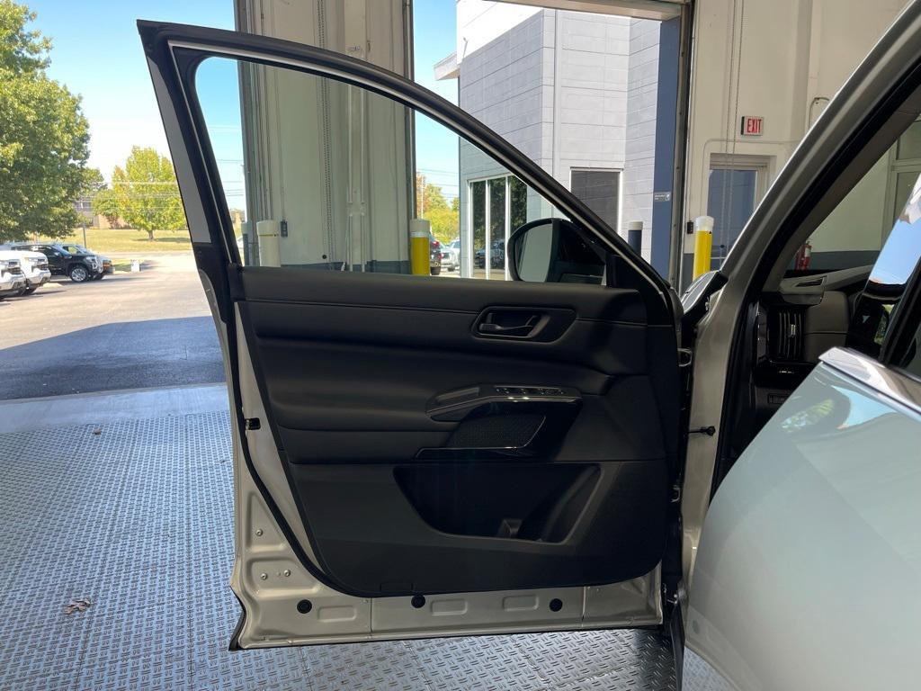 new 2025 Nissan Pathfinder car, priced at $31,990
