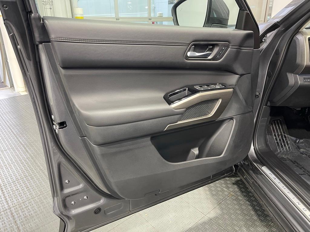 new 2025 Nissan Pathfinder car, priced at $48,692