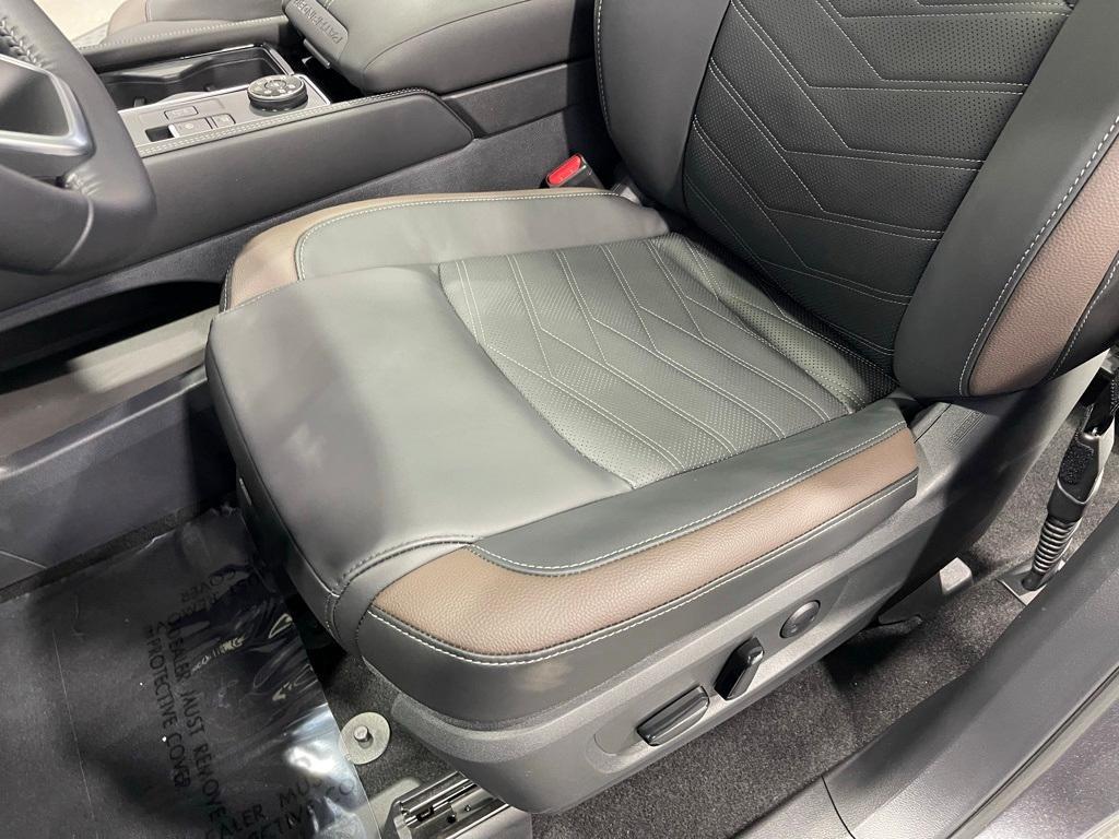 new 2025 Nissan Pathfinder car, priced at $48,692
